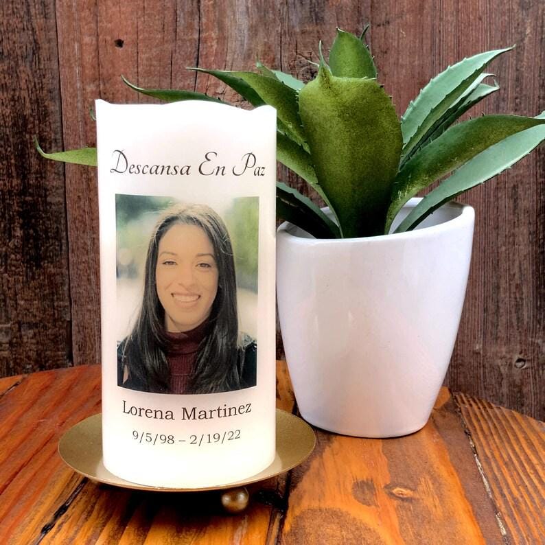 Minimalist Spanish Memorial Candle with Photo, Name & Dates | Personalized LED Remembrance Candle with Quote Options