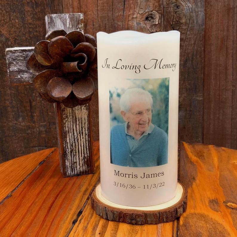 Minimalist Spanish Memorial Candle with Photo, Name & Dates | Personalized LED Remembrance Candle with Quote Options