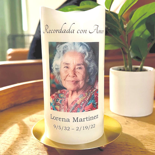 Close up of Spanish memorial candle showing name, photo, and remembrance quote